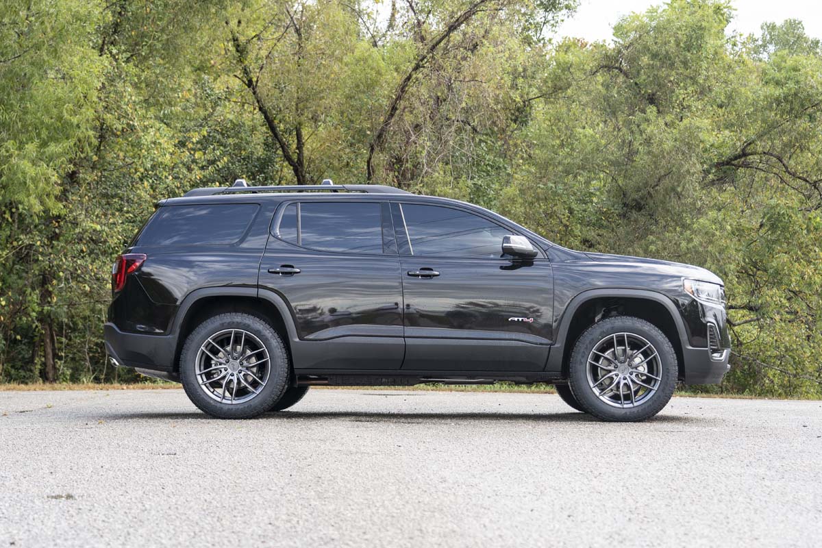 1.5 Inch Lift Kit N3 Front Struts 17-23 GMC Acadia 2WD/4WD Rough Country