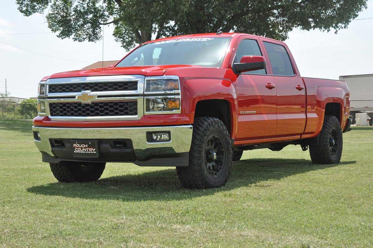 2.5 Inch Lift Kit Alu/Cast Steel M1 Strut Silverado/Sierra 1500 (07-18) Rough Country