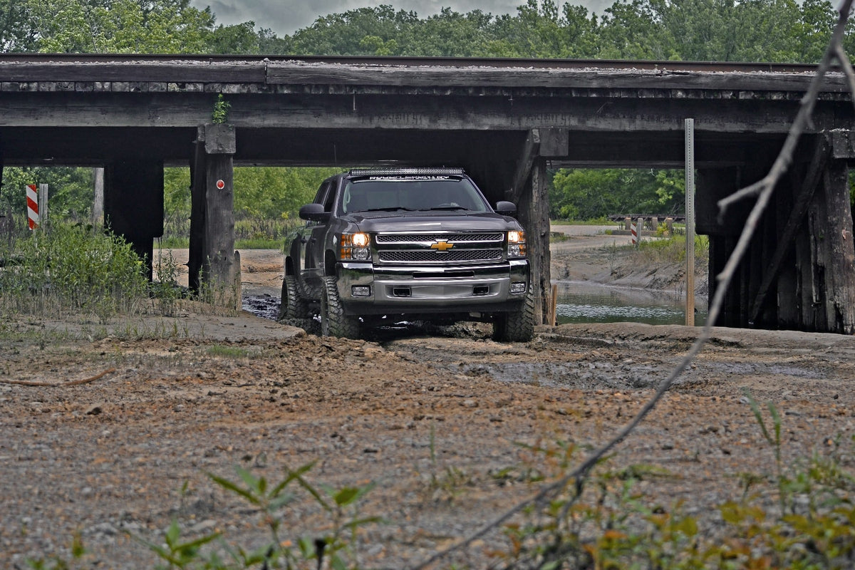 6 Inch Lift Kit M1 Struts/M1 Silverado/Sierra 1500 4WD (07-13) Rough Country