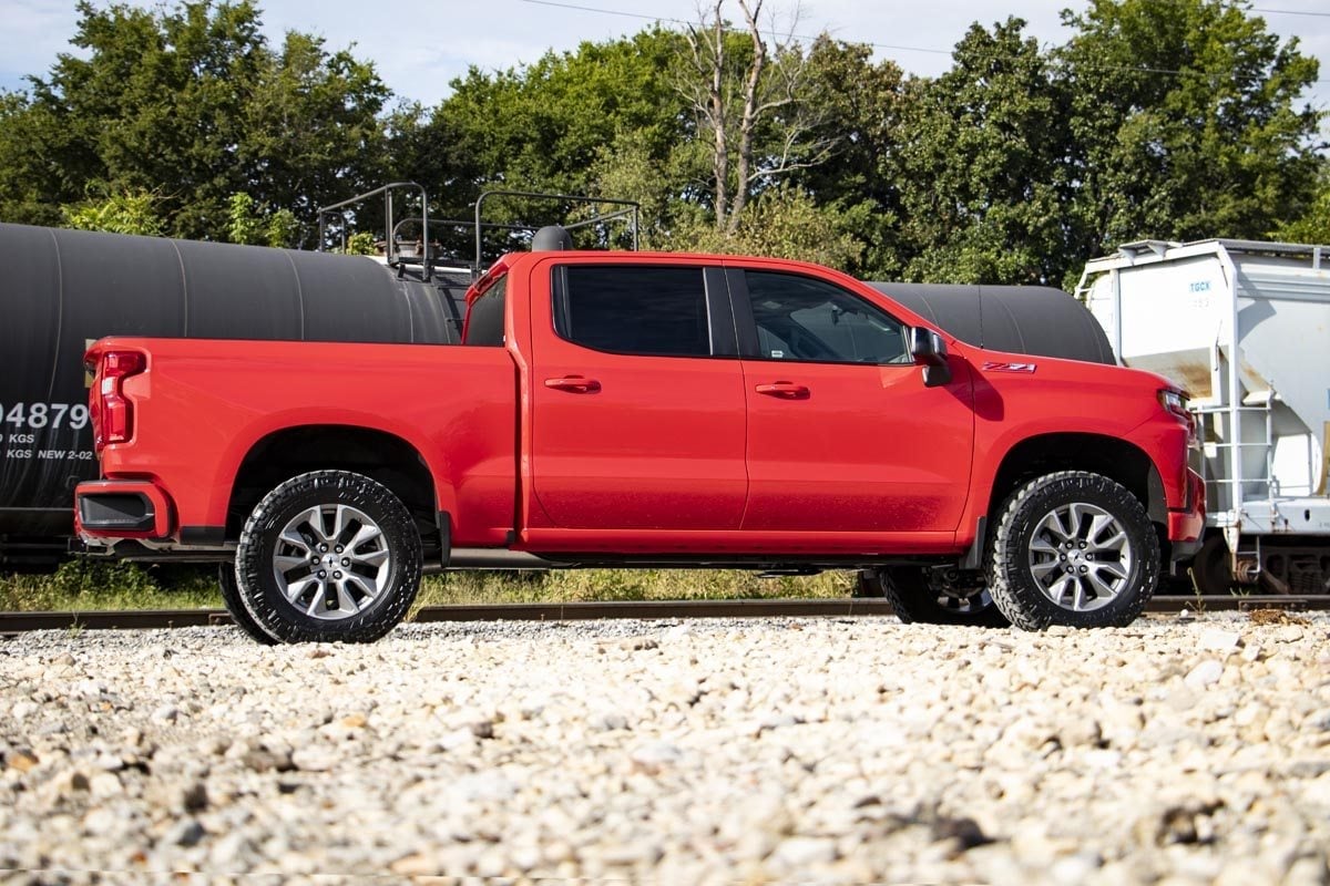 3.5 Inch Lift Kit N3 Struts Rear Mono Leaf Red Chevy Silverado 1500 (22-24) Rough Country