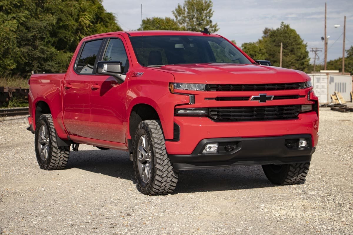 3.5 Inch Lift Kit M1 Struts/M1 Red Chevy Silverado 1500 2WD/4WD (2019-2024) Rough Country