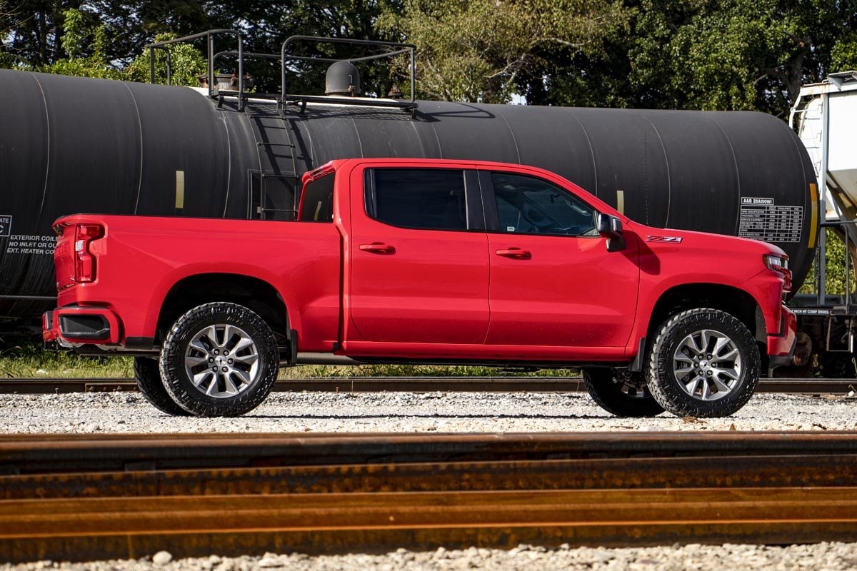 3.5 Inch Lift Kit M1 Struts/M1 Red Chevy Silverado 1500 2WD/4WD (2019-2024) Rough Country