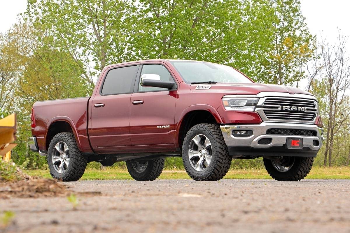 3.5 Inch Lift Kit M1 Struts/M1 Red Ram 1500 2WD/4WD (2019-2026) Rough Country