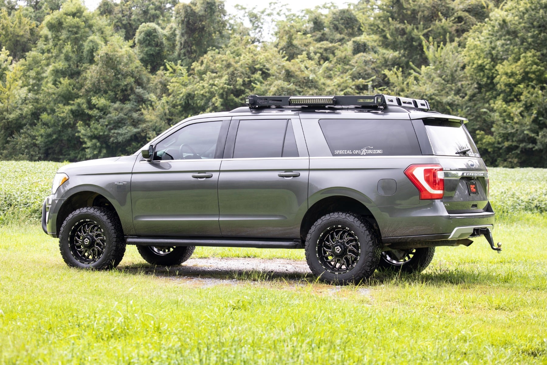 3 Inch Lift Kit UCA Red Ford Expedition 4WD (2018-2024) Rough Country