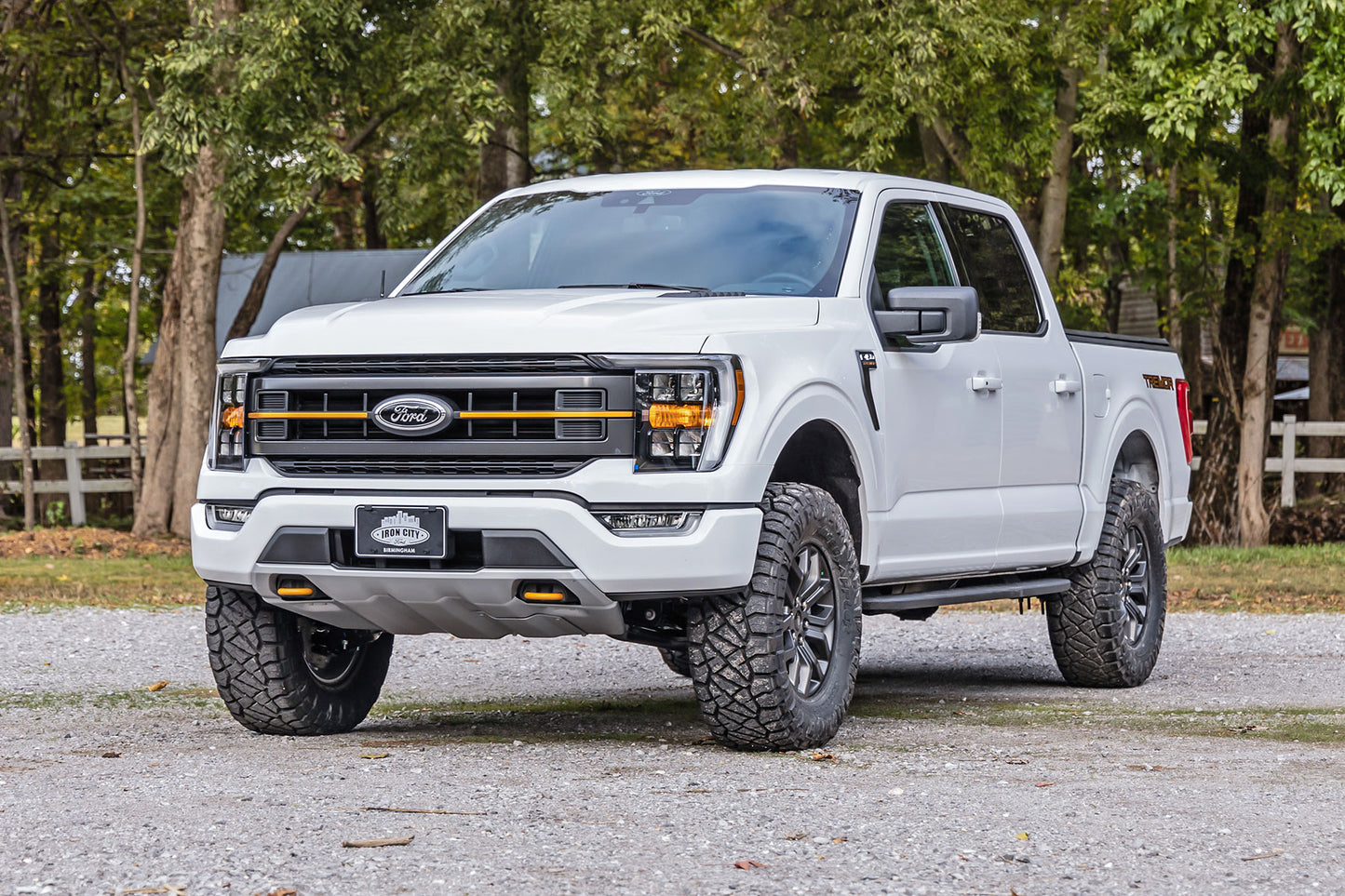 2.5 Inch Lift Kit 21-22 Ford F-150 Tremor 4WD Rough Country