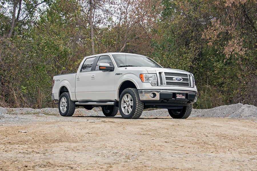 2 Inch Lift Kit M1 Struts/M1 Ford F-150 4WD (2009-2013) Rough Country