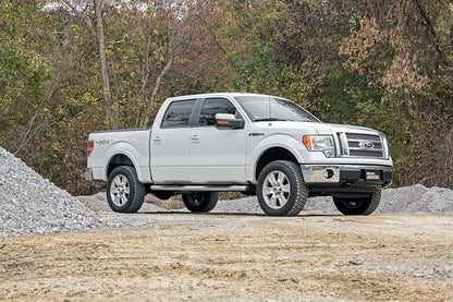 2 Inch Lift Kit M1 Struts/M1 Ford F-150 4WD (2009-2013) Rough Country