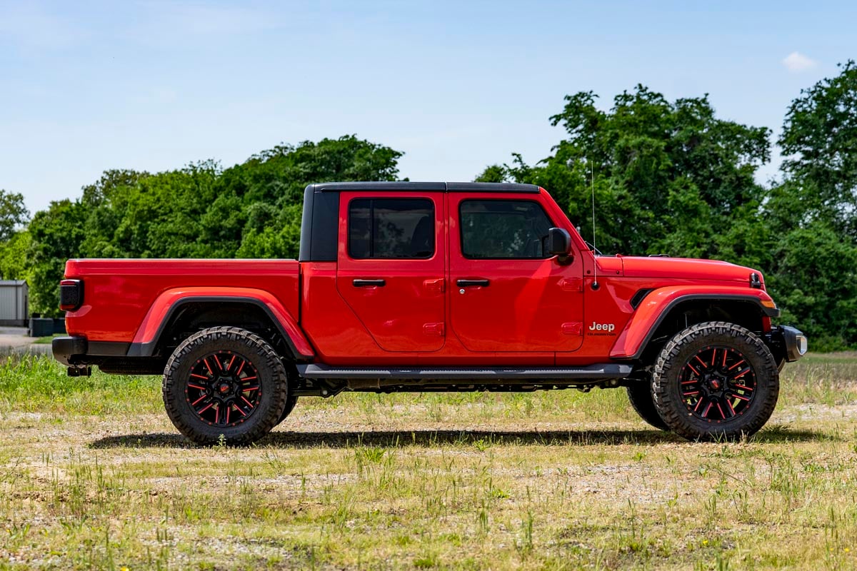 2.5 Inch Leveling Kit Spacers M1 Jeep Gladiator JT 4WD (2020-2023) Rough Country