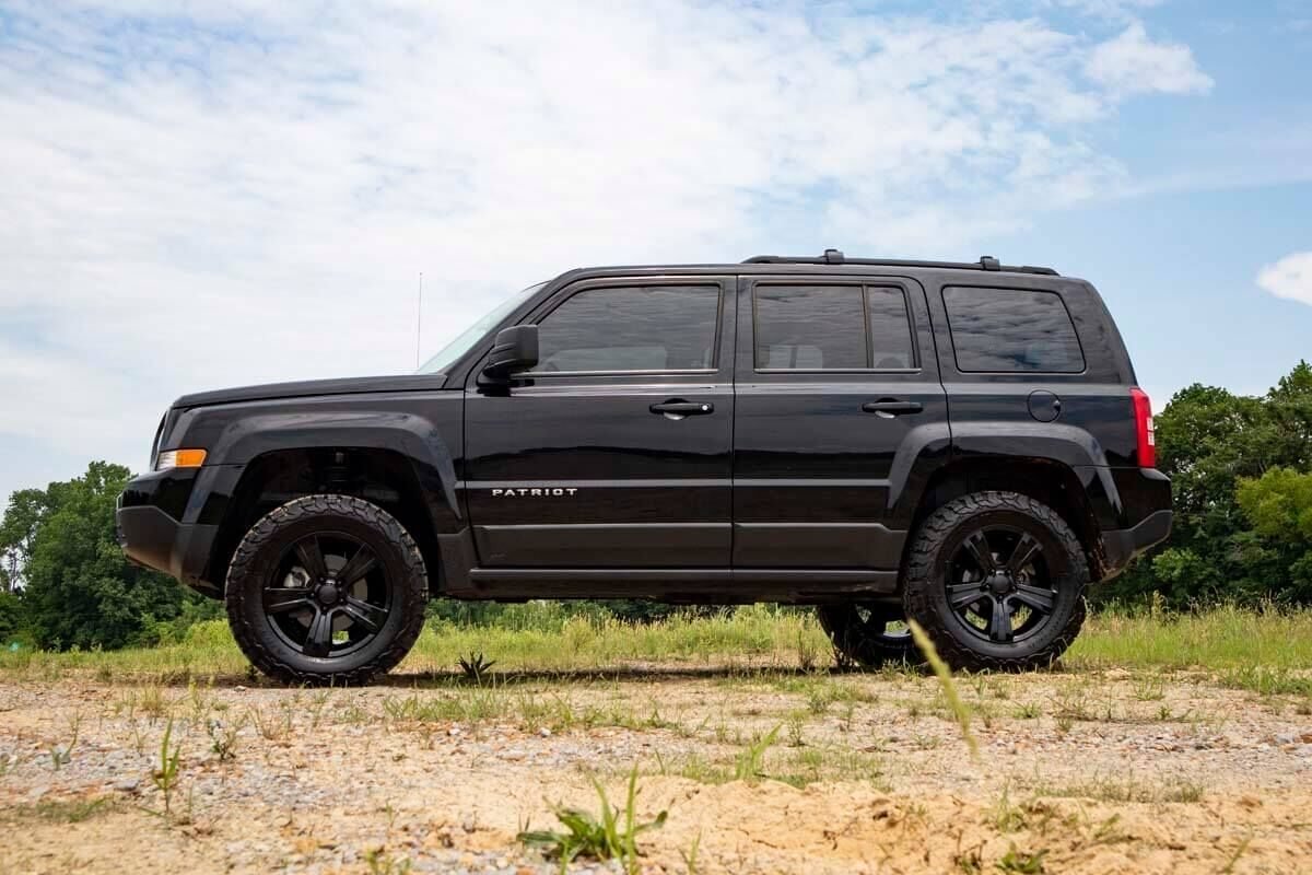 2 Inch Jeep Suspension Lift Kit 10-17 Patriot 4WD Rough Country