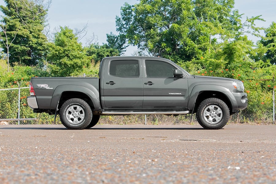2 Inch Leveling Kit Aluminum Red Toyota Tacoma 2WD/4WD (2005-2023) Rough Country