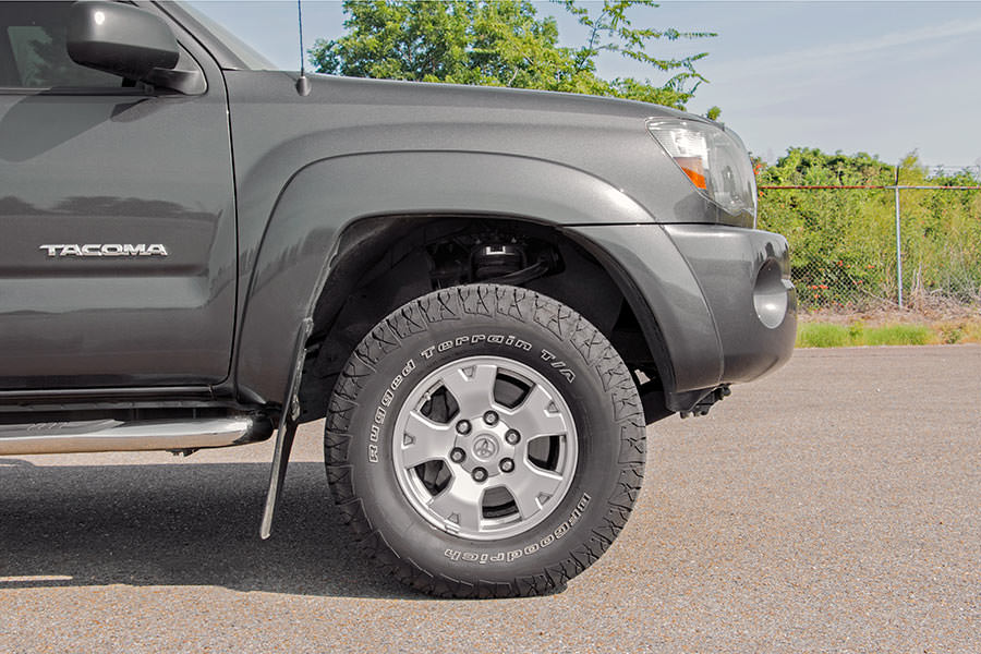 2 Inch Leveling Kit Aluminum Red Toyota Tacoma 2WD/4WD (2005-2023) Rough Country