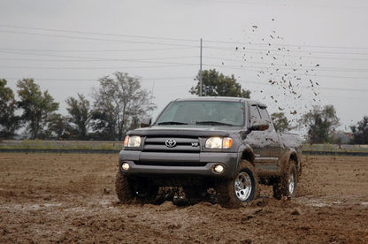 2.5 Inch Lift Kit M1 Struts/M1 Toyota Tundra 4WD (2000-2006) Rough Country