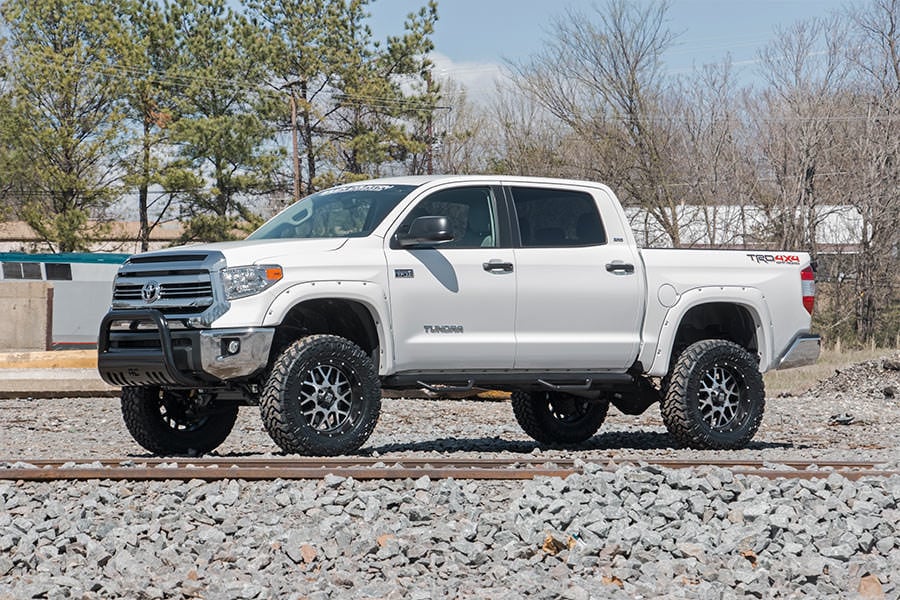 6 Inch Lift Kit M1 Struts/M1 Toyota Tundra 4WD (2016-2021) Rough Country