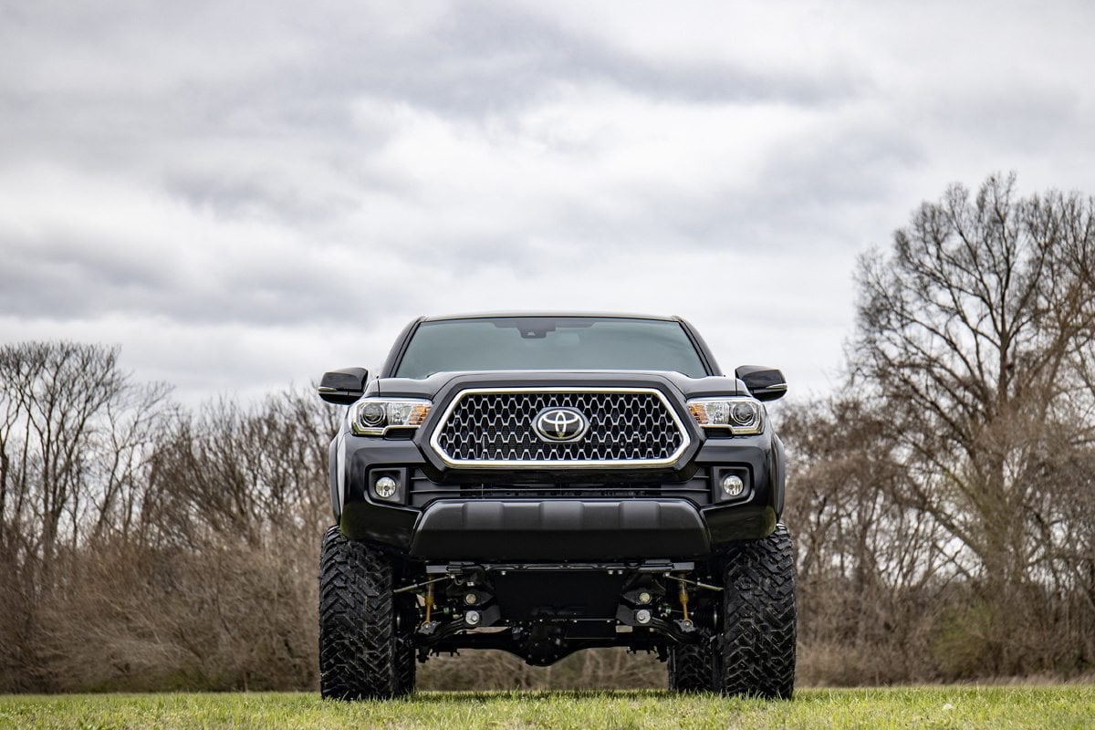 6 Inch Lift Kit M1 Struts/M1 Toyota Tacoma 2WD/4WD (2016-2023) Rough Country