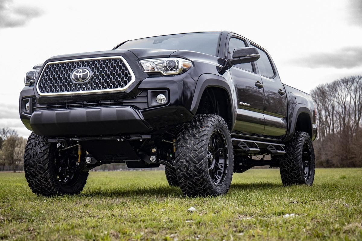 6 Inch Lift Kit M1 Struts/M1 Toyota Tacoma 2WD/4WD (2016-2023) Rough Country