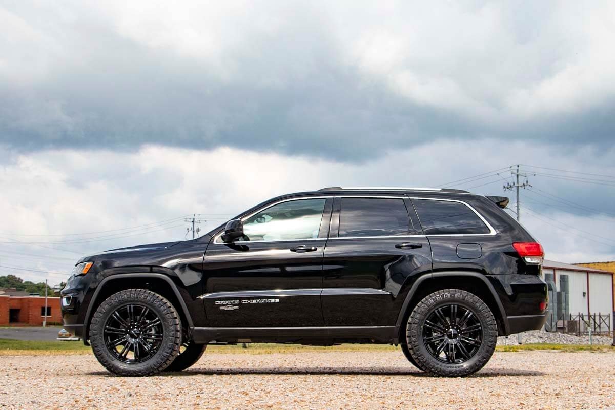 2.5 Inch Lift Kit N3 Struts 11-15 Jeep Grand Cherokee 4WD Rough Country