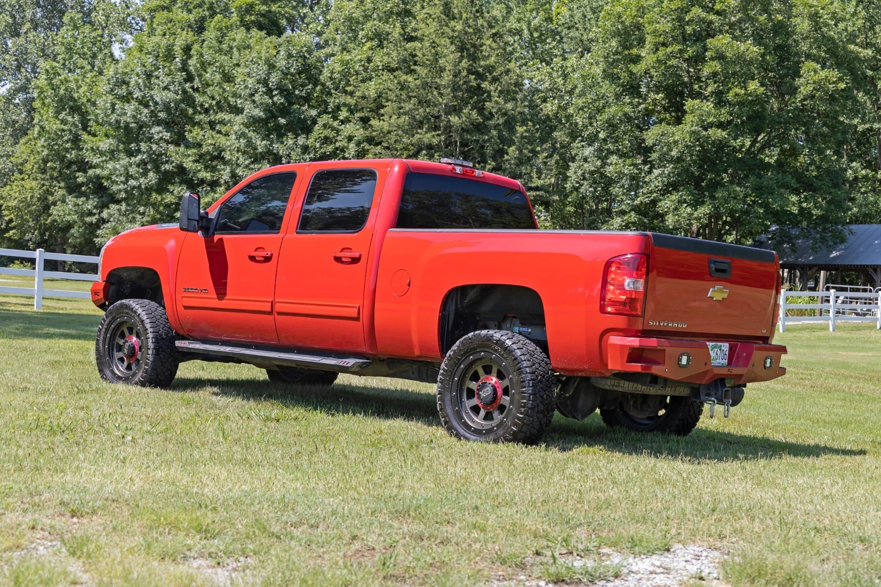 3.5 Inch Lift Kit Knuckle Vertex Red Silverado/Sierra 2500HD/3500HD (11-19) Rough Country